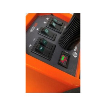 Daewoo Kehrmaschine DAS80 48V Aufsitz Kehrwagen 6.380...